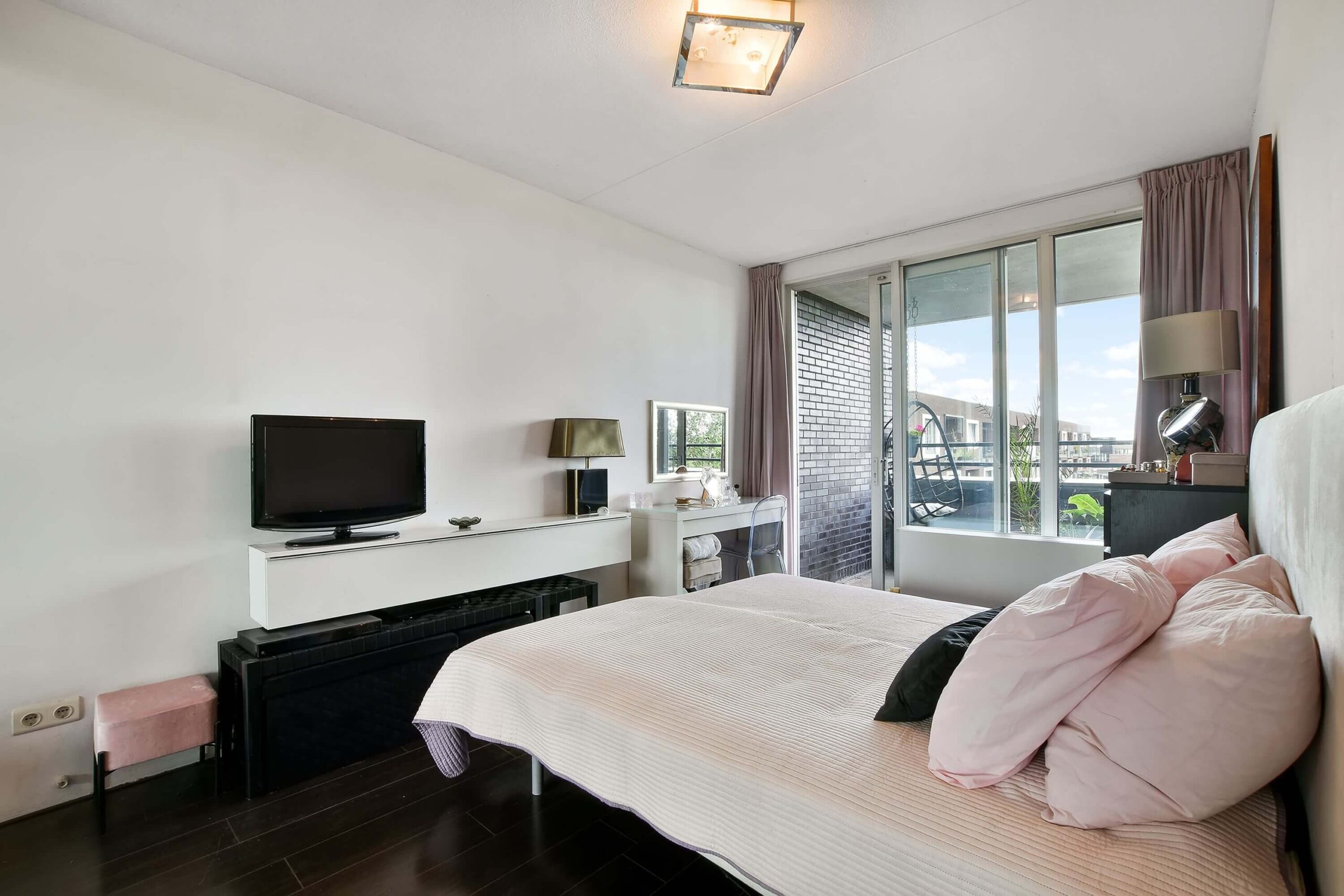 Bedroom Interior Design BDYRYVP Scaled 1